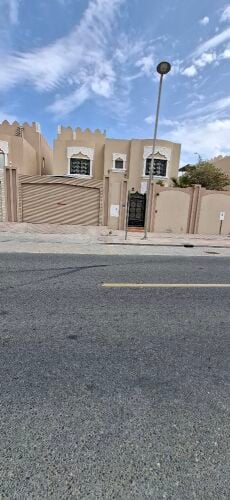 للإيجار فيلا في حزم المرخية
