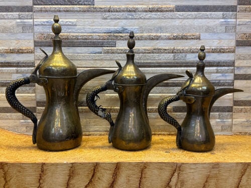 دلة قهوة نحاسية عربية قديمة