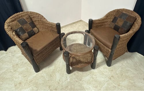 كراسي مع طاولة للمنزل والحديقة  