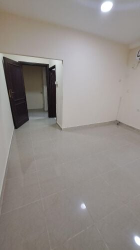 للإيجار في نادي معيذر