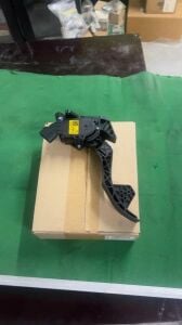 Electronic accelerator pedal