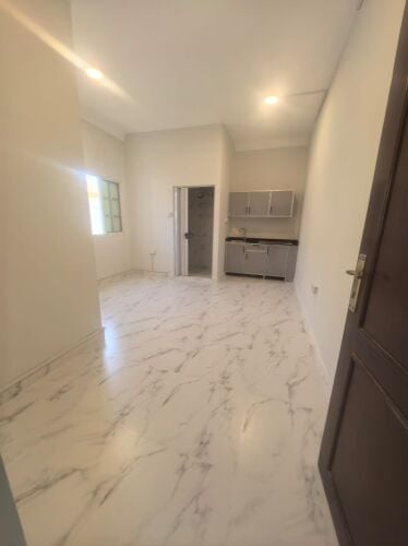 ستوديو كبير ونظيف1700 ازغوي!!
