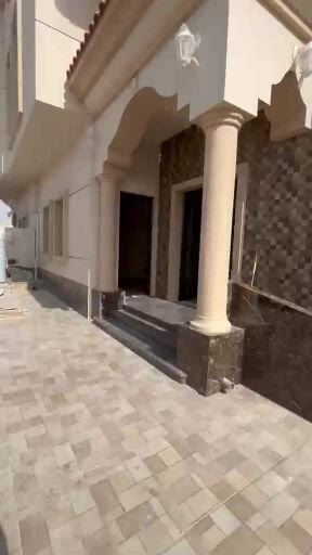 الوكرة اول ساكن متلاصقة