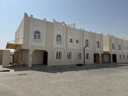 للأيجار فلل جديده بمجمع سكني مريخ