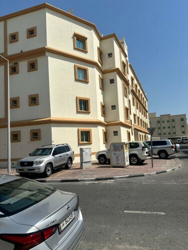 للبيع عماره 24 شقه