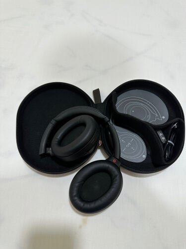 Sony WH-1000XM4 – Like New