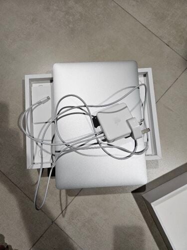 macbook pro m2  8/256