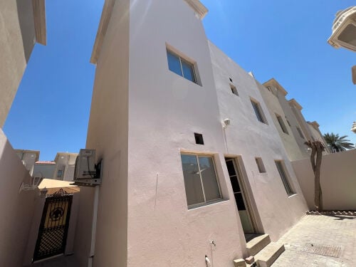 للايجار فيلا داخل مجمع بالوعب