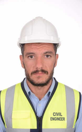 مهندس مدني مشرف على مواقع البناء