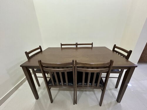 طاولة طعام