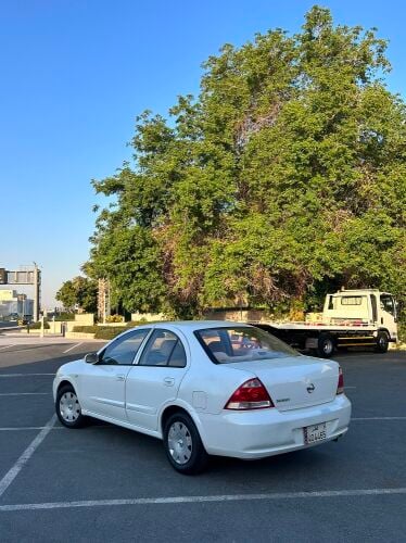 Nissan sunny 2010.    70943380 call