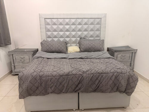 سرير مع تسريحه 