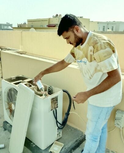 فني تكييف وتبريد