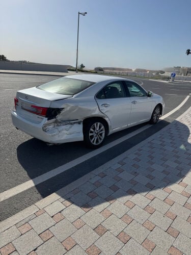 لكزس اي اس 