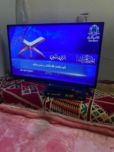 شاشة شغاله 100% 32 بوصه ومعاها رس