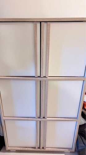 1 stylish shelf for storage 