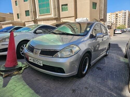 Nissan tiida hatchback2009