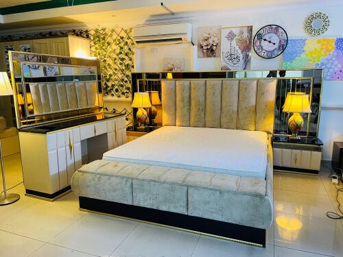 Bed set selling 