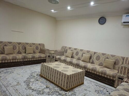 طقم كنب بحالة ممتازة