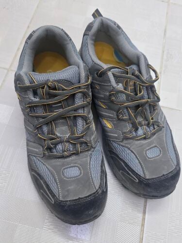 The swordy shoes.