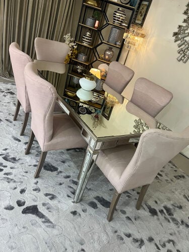 The one branded 6 seater dining set