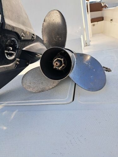 Mercury Propeller 17-inch Pich LH