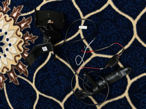 Brodit ProClip + iPhone charge hold