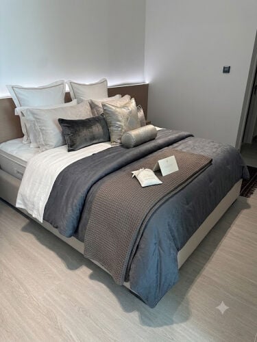 bed and mattress 