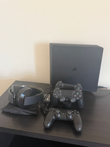 PlayStation 4 Slim