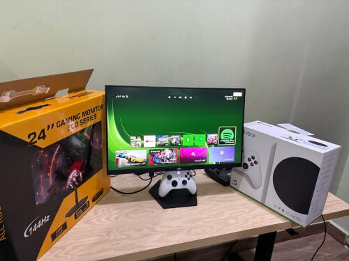 اكس بوكس سيريس مع شاشه 144هيرتز