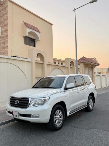 Land cruiser GXR V6 2011
