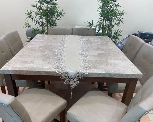 طاولة طعام 