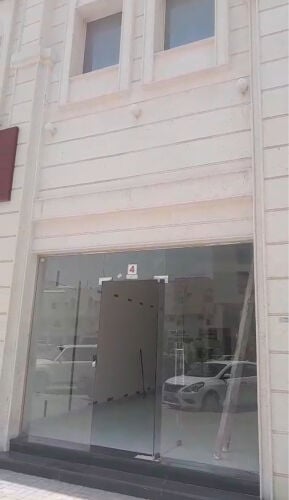 للإيجار محل ميزانين في الخور