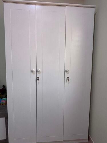3 door cabinet