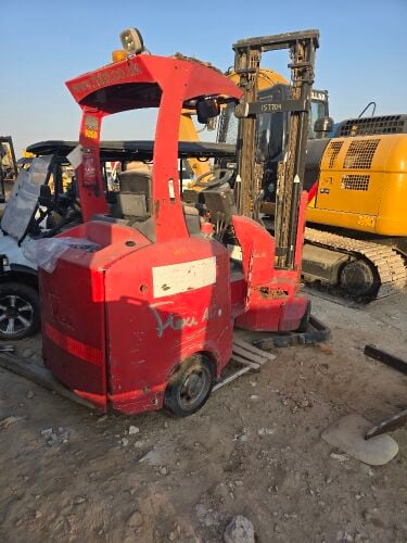 electric forklift