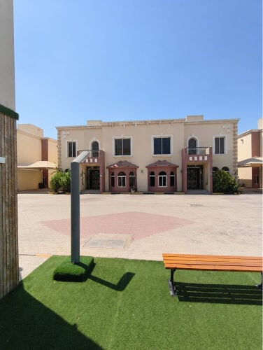 الثمامه .للإيجار فيلا في مجمع راق