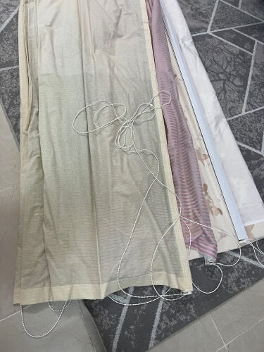 ثلاث ستائر 