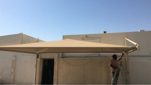 محمد يقوم بجميع أعمال الحدادة