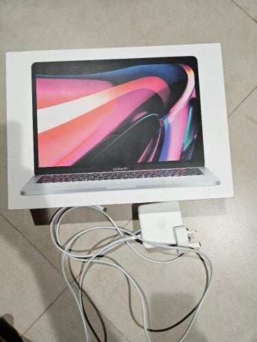 macbook pro m2 8/256 13.3 inch