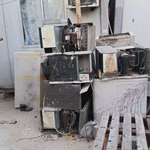 نقوم بشراء جميع