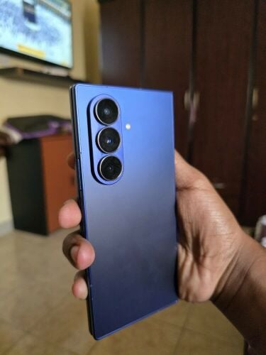 Samsung Z Fold 7 (FREE GIFTS)