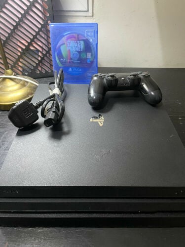 playstation 4 pro + 1 game