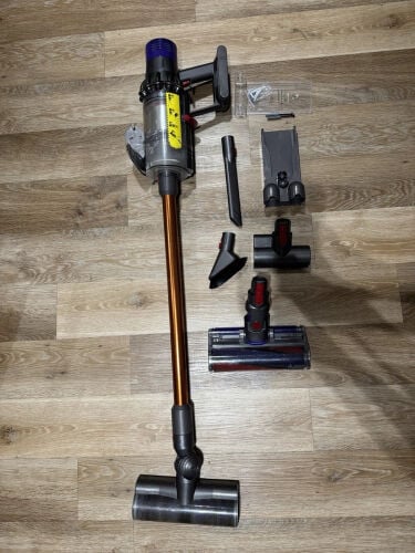 Dyson vacuum cleaner v10 New
