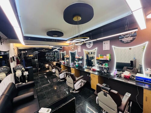 premium men’s saloon for sale 
