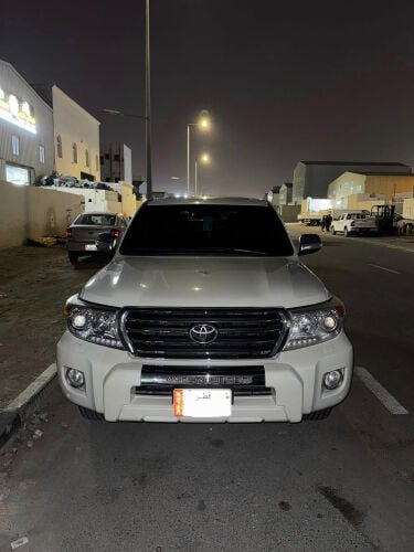 Land Cruiser 2014 negotiable 