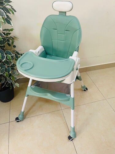 Baby chair with tray