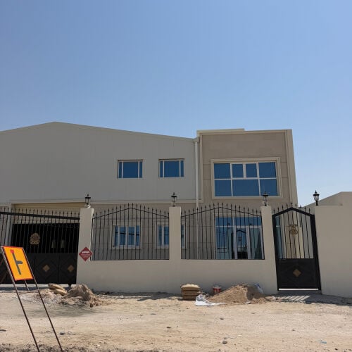 للايجار ستور ميزانين وسكن 