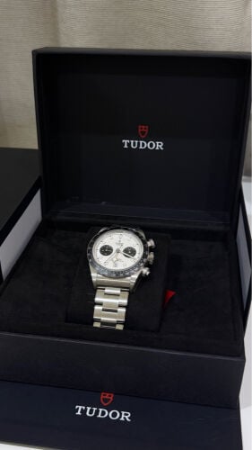tudor black bay chrono
