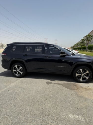 Jeep grand cherookee v6 2023