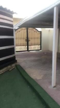 للايجار فيلا معيذر بخيمة خارجيه